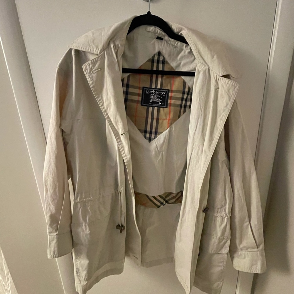BURBERRY RAIN COAT- detachable hood